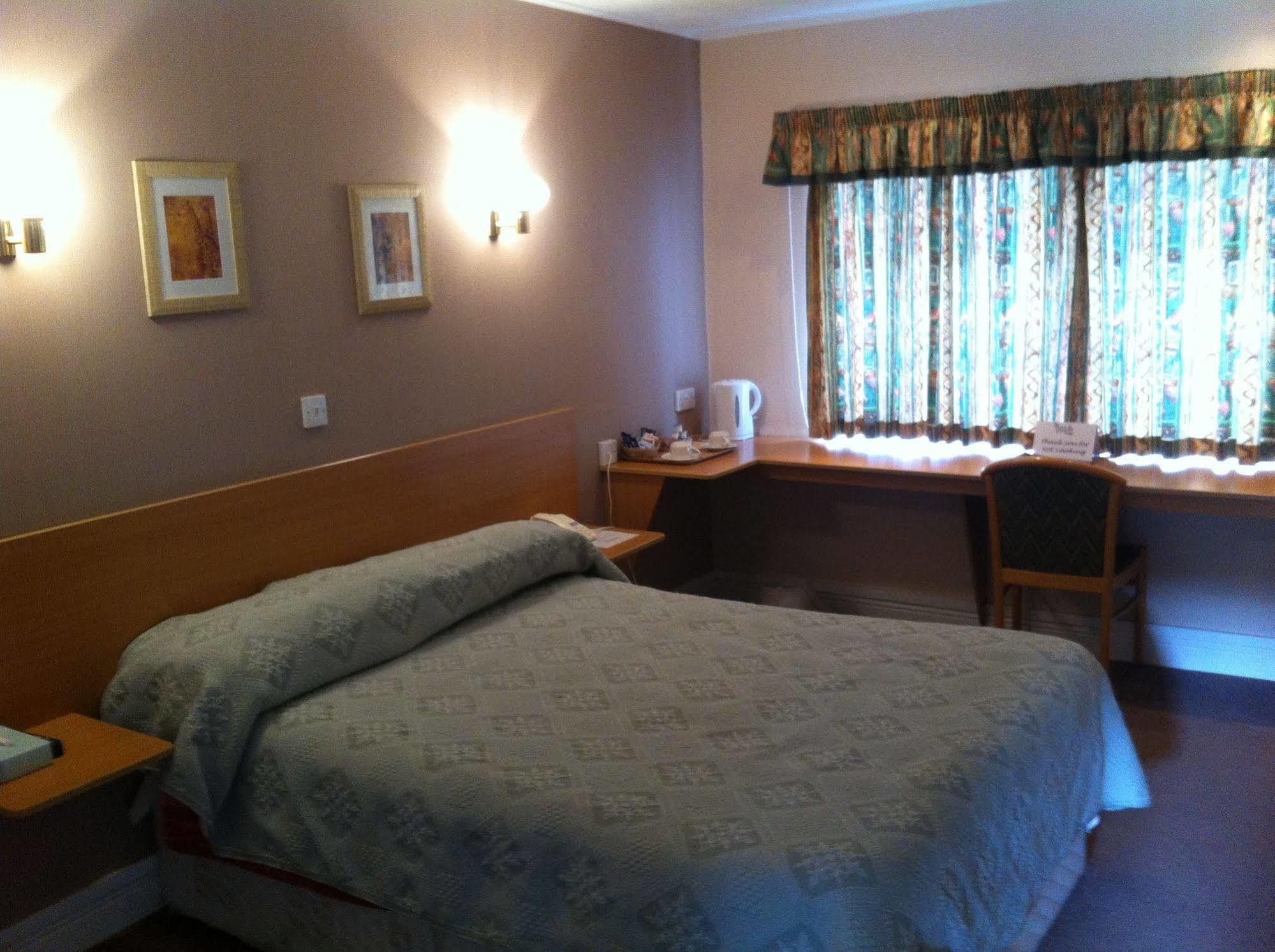 The Town & Country Lodge Dundry Exterior foto